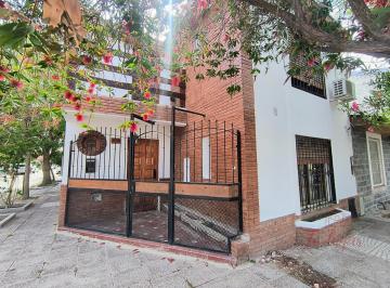 Casa · 100m² · 5 Ambientes · 1 Cochera · Casa en Alquiler - Barrio Copol