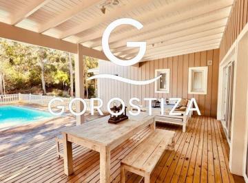 Casa · 240m² · 6 Ambientes · Casa en Venta - Costa Esmeralda
