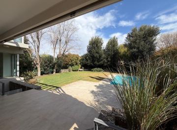 Casa · 385m² · 4 Dormitorios · 2 Cocheras · Alquiler Casa Barrio Privado Lujan de Cuyo con Amenities