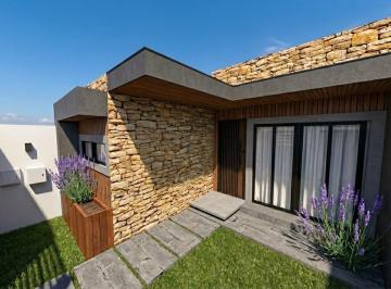 PH · 105m² · 3 Ambientes · 1 Cochera · En Venta | en Pozo | PH de 2 Dorm. | B° Los Llanos | Plottier