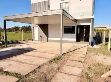 Casa · 410m² · 4 Ambientes · 2 Cocheras · Casa en Tafi Viejo