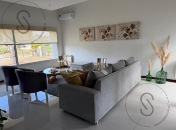 Casa · 369m² · 4 Dormitorios · 2 Cocheras · Casa en Venta – Barrio Cerrado San Isidro | Villa Allende