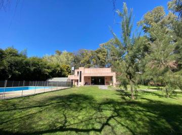 Casa · 366m² · 3 Ambientes · 3 Cocheras · Casa Venta Campos de Roca Apto Banco Financiacion