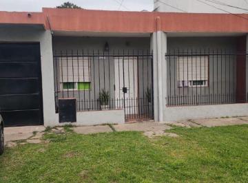 Casa de 3 ambientes, Merlo · Excelente Casa de 3 Ambientes con Cochera y Jardin
