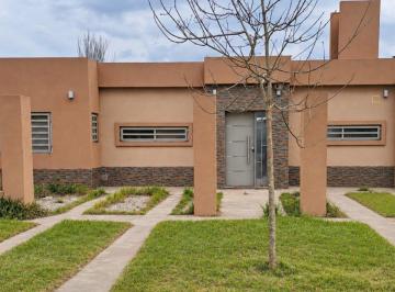 Casa · 110m² · 3 Ambientes · 2 Cocheras · Venta Casa Dos Dorm. - Pileta - Funes, Santa Fe