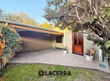 Casa de 4 ambientes, General San Martín · Casa 4 Ambientes con Patio y Garage Apto Credito