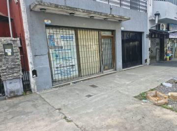 Local comercial · 296m² · 1 Cochera · Local y Casa en Venta. Estación Temperley.
