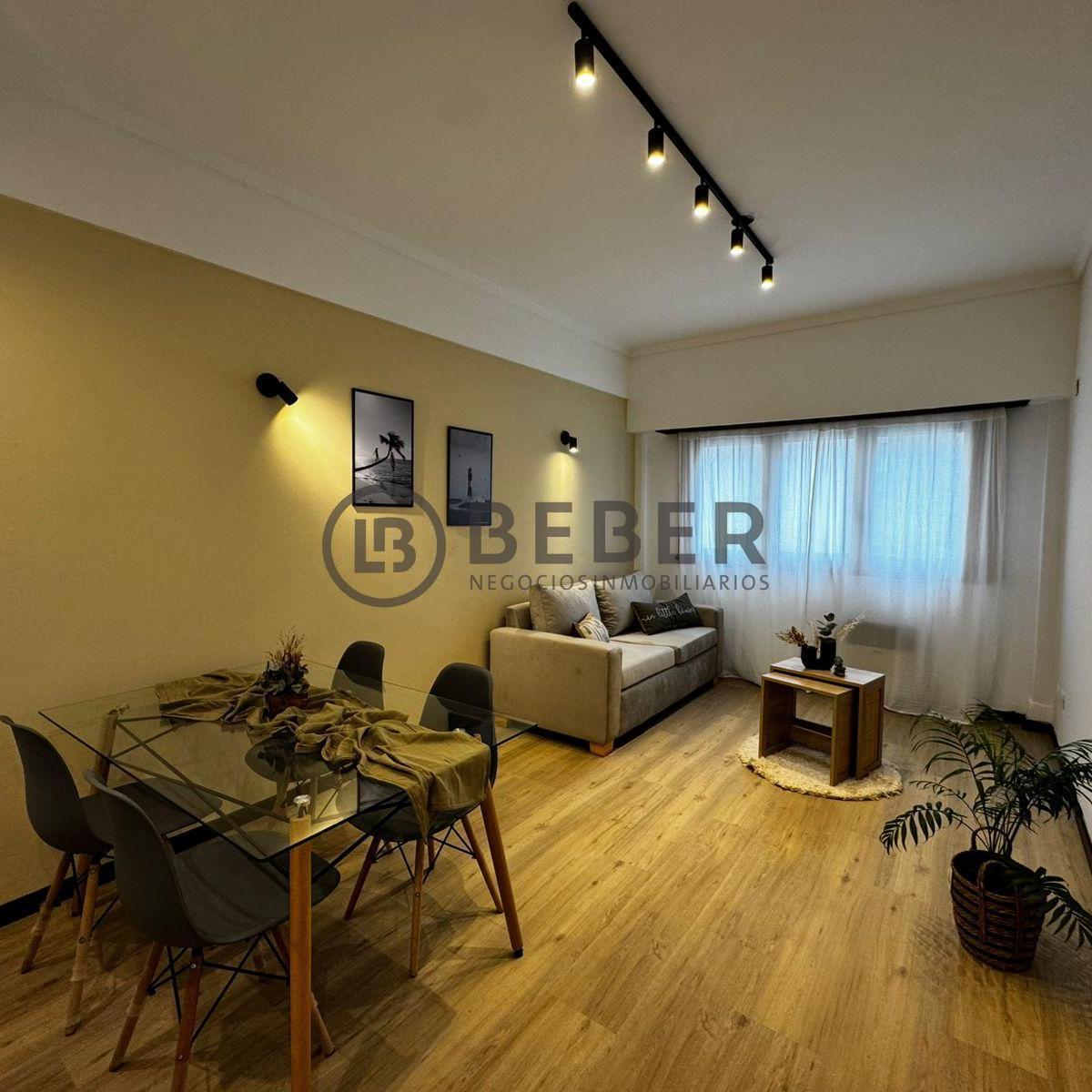 Departamento de 2 ambientes con dependencia, reciclado, amoblado, equipado y decorado en Buenos Aires al 2300, zona Plaza Colon