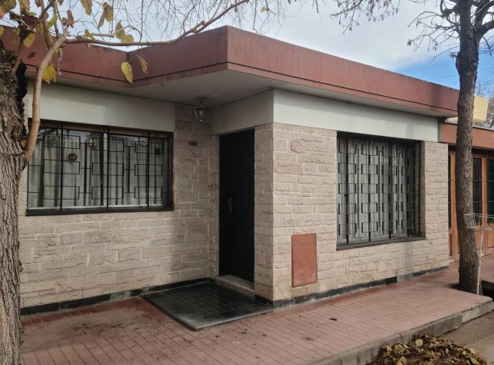 Casa · 180m² · 7 Ambientes · 1 Cochera