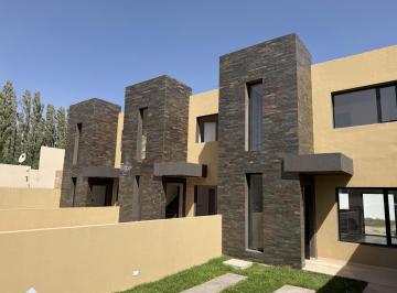 Casa · 85m² · 3 Ambientes · 1 Cochera · Duplex 2 Dorm. Loteo Perticone, Centenario, Neuquen