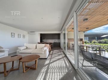Casa · 156m² · 4 Ambientes · Alquiler Casa Moderna en Costa Esmeralda – Una Planta y Gran Jardín