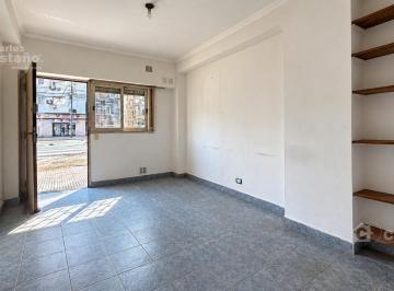 PH · 30m² · 2 Ambientes · Depto / PH Tipo Casa en Pb. 2 Ambientes con Entrada Independiente y Patio.