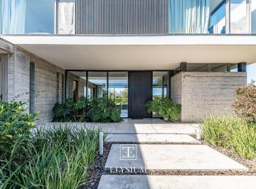 Casa · 470m² · 6 Ambientes · 4 Cocheras · Venta Casa Minimalista de 1300 m² en Nordelta Golf Club con Vista Al Golf y Piscina