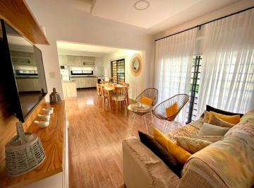 Casa · 100m² · 3 Ambientes · Vta de Casa 3 Amb, Pileta, Parrilla y Jardín