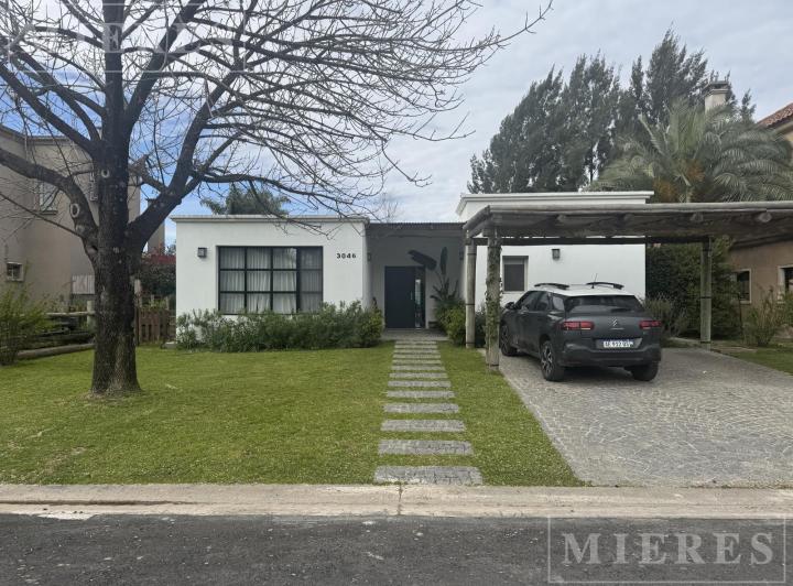 Casa · 170m² · 4 Ambientes · 2 Cocheras