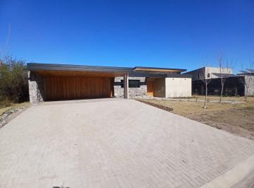 Casa de 7 ambientes, Mendiolaza · Venta, Casa de 400 m² con 3 Dorm. en Venta en Estancia El Terrón, Fondo Golf