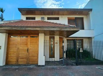 Casa · 176m² · 4 Ambientes · 2 Cocheras · Chalet en Quilmes Oeste