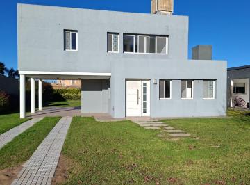 Casa de 5 ambientes, Pueblo Esther · Amplia Casa en Alquiler en Campos de Esther