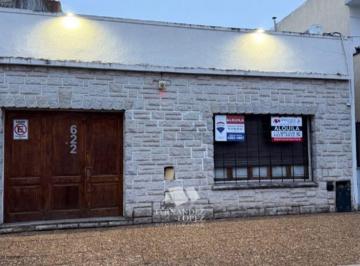 Casa de 6 ambientes, Quilmes · Casa de Seis Ambientes con Hermoso Parque, Ideal Para Uso Profesional y Comercial, por Su Amplitud