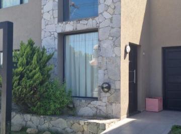 Casa de 6 ambientes, Tandil · Casa con 4 Dorm. en Venta en Tandil, Azcuenaga