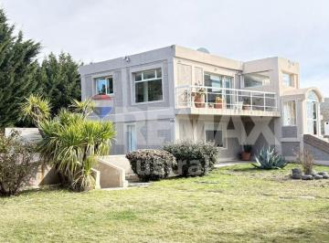 Casa · 350m² · 4 Ambientes · 2 Cocheras · Casa en Caleta Olivia