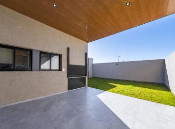 Casa · 116m² · 3 Ambientes · 2 Cocheras · Casa de Diseño Frente a Plaza - Lista Para Vivir
