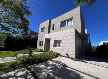 Casa · 230m² · 7 Ambientes · 4 Cocheras · Casa en Alquiler Anual y Temporal, Barrio Castaños: Nordelta, 2 Plantas, Jardin, Piscina, 3/4 Dorm