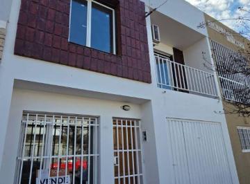 Casa de 5 ambientes, Neuquén · Dpx de 90 m² con 3 Dorm. en Venta en Centro Este