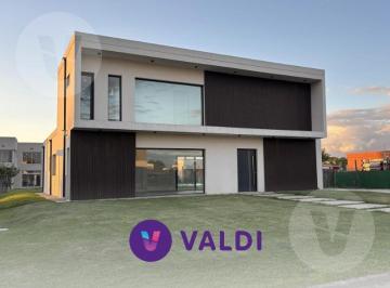 Casa · 197m² · 5 Ambientes · 2 Cocheras · Casa en Alquiler - Barrio La Alameda, Canning