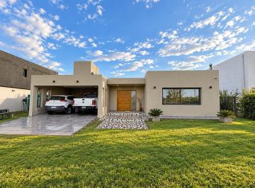 Casa · 240m² · 7 Ambientes · 2 Cocheras · Vende Casa 3 Dorm + Pileta en Barrio Cerrado Finca del Sol Ruta E53