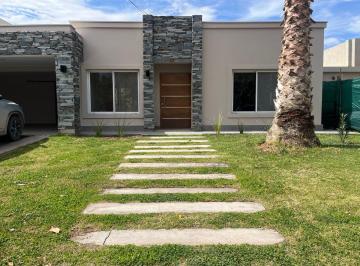 Casa de 6 ambientes, Maipú · Casa en Venta en Barrio Pinar del Sol