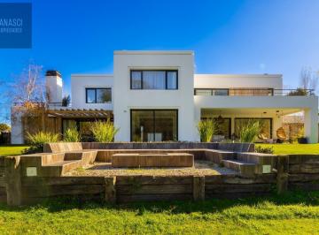 Casa · 510m² · 6 Dormitorios · Casa en Rumenco