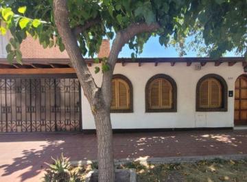 Casa de 9 ambientes, Godoy Cruz · Bourguet Propiedades Vende Espectacular Casa en Barrio Bancario!