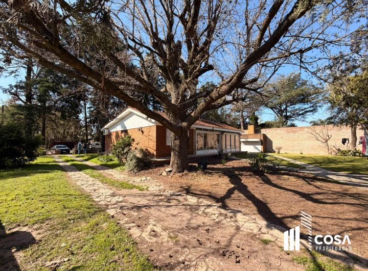 Casa · 1200m² · 5 Ambientes · 1 Cochera