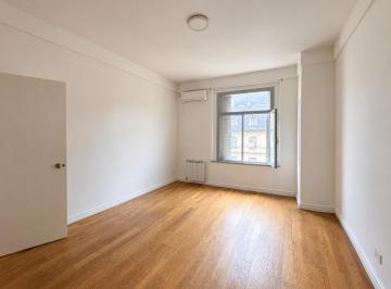 Departamento · 70m² · 3 Ambientes · 3 Ambientes en Venta. Al Frente. Zona San Nicolás. Totalmente Refaccionado. Apto Profesional.