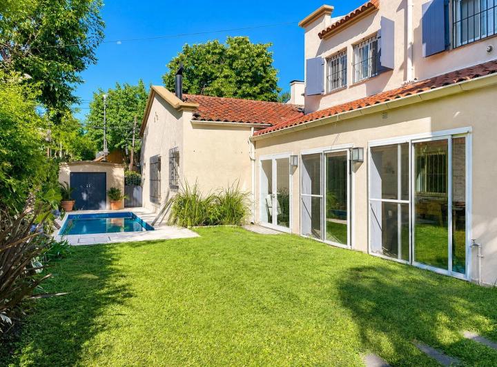 Casa · 265m² · 6 Ambientes · 1 Cochera