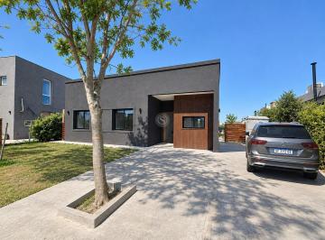 Casa · 160m² · 4 Ambientes · Casa en Venta en Barrio San Ramón, Pilar del Este, Pilar