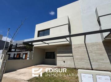 Casa · 118m² · 4 Ambientes · 2 Cocheras · Duple Duplex 3 Dorm Miradores de Manantiales II (Dentro de Manantiales 1)