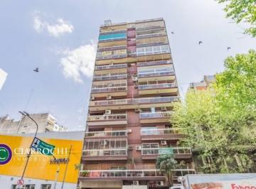 Oficina comercial · 110m² · 4 Ambientes · 1 Cochera · Semipiso Apto Profesional con Cochera Fija