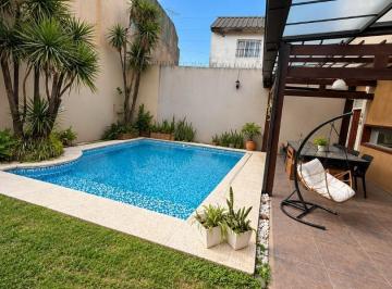 Casa · 225m² · 4 Ambientes · 2 Cocheras · Hermosa Casa 4 Ambientes Pileta Quincho Posib Amueblada