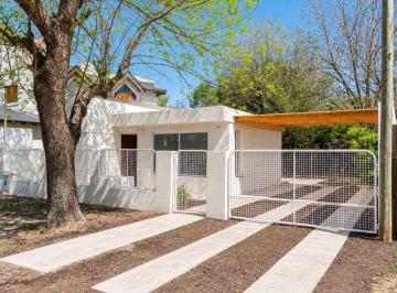 Casa · 80m² · 4 Ambientes · 1 Cochera · Casa Venta Gonnet 2 Dormitorio Patio Reciclada