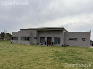 Casa · 245m² · 6 Ambientes · 5 Cocheras · Venta - Casa en Barrio Haras El Malacate - Lote 4900 m² - Exaltacion de La Cruzcasa