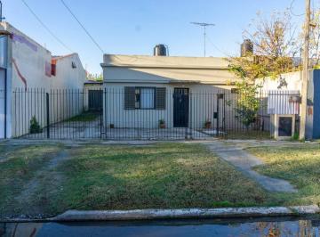Casa · 120m² · 4 Ambientes · 2 Cocheras · Casa 2 Dorm. en Venta en Ensenada, Quincho