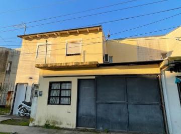 Casa · 70m² · 4 Ambientes · 1 Cochera · Casa 3 Ambientes en Venta en Moreno