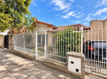 Frente · Venta Casa Chalet 4 Ambientes con Cochera Parrilla en Villa Sarmiento Moron