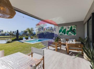 Casa · 140m² · 5 Ambientes · 4 Cocheras · Casa Venta Santa Isabel 1 Escobar 5 Ambientes Lago