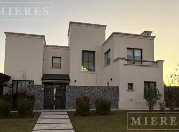 Casa · 275m² · 5 Ambientes · Casa en San Gabriel en Alquiler a La Laguna
