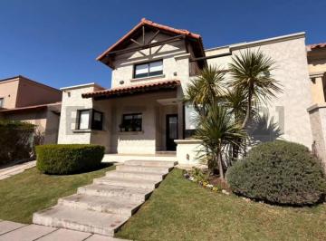 Casa · 422m² · 6 Ambientes · 2 Cocheras · Casa en Venta - Barrio Palmares