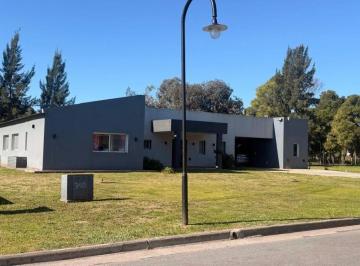 Casa de 5 ambientes, La Plata · Venta Casa 5 Ambientes con Piscina Barrio La Victoria Polo Country Club La Plata