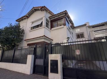 Casa · 200m² · 7 Ambientes · 3 Cocheras · Sólido Chalet Súper Luminoso en La Lucila